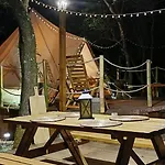 Evasion En Pleine Nature, Tipi Insolite Et Jacuzzi Au Pont Du Gard ! Вер-Пон-дю-Гар
