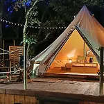 Evasion En Pleine Nature, Tipi Insolite Et Jacuzzi Au Pont Du Gard ! Роскошный шатер *