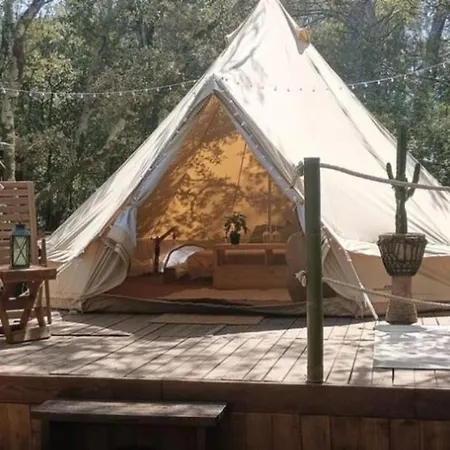 évasion En Pleine Nature, Tipi Insolite Et Jacuzzi Au Pont Du Gard ! Campo de lujo Vers Pont du Gard