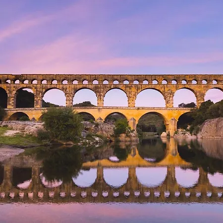 Luxury tent Evasion En Pleine Nature, Tipi Insolite Et Jacuzzi Au Pont Du Gard ! Vers Pont du Gard