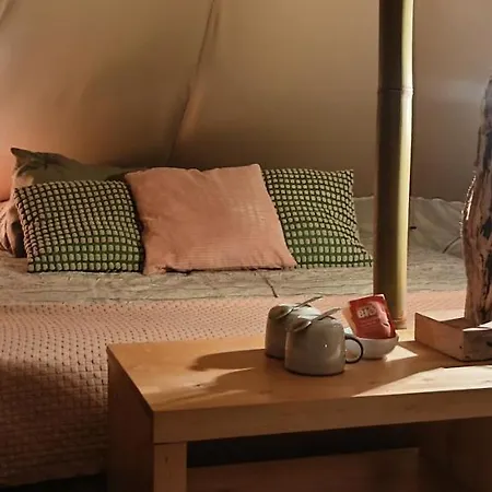 évasion En Pleine Nature, Tipi Insolite Et Jacuzzi Au Pont Du Gard ! Vers-Pont-du-Gard