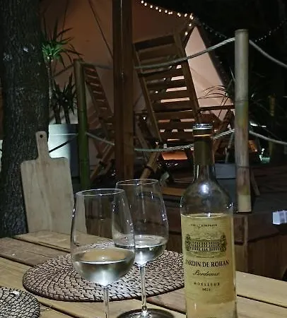 Campo de lujo évasion En Pleine Nature, Tipi Insolite Et Jacuzzi Au Pont Du Gard ! Vers Pont du Gard