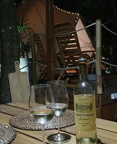 Οργανωμένο κάμπινγκ Evasion En Pleine Nature, Tipi Insolite Et Jacuzzi Au Pont Du Gard ! Vers Pont du Gard