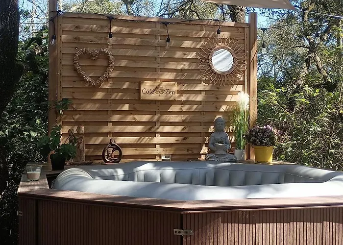 Οργανωμένο κάμπινγκ Evasion En Pleine Nature, Tipi Insolite Et Jacuzzi Au Pont Du Gard ! Vers Pont du Gard